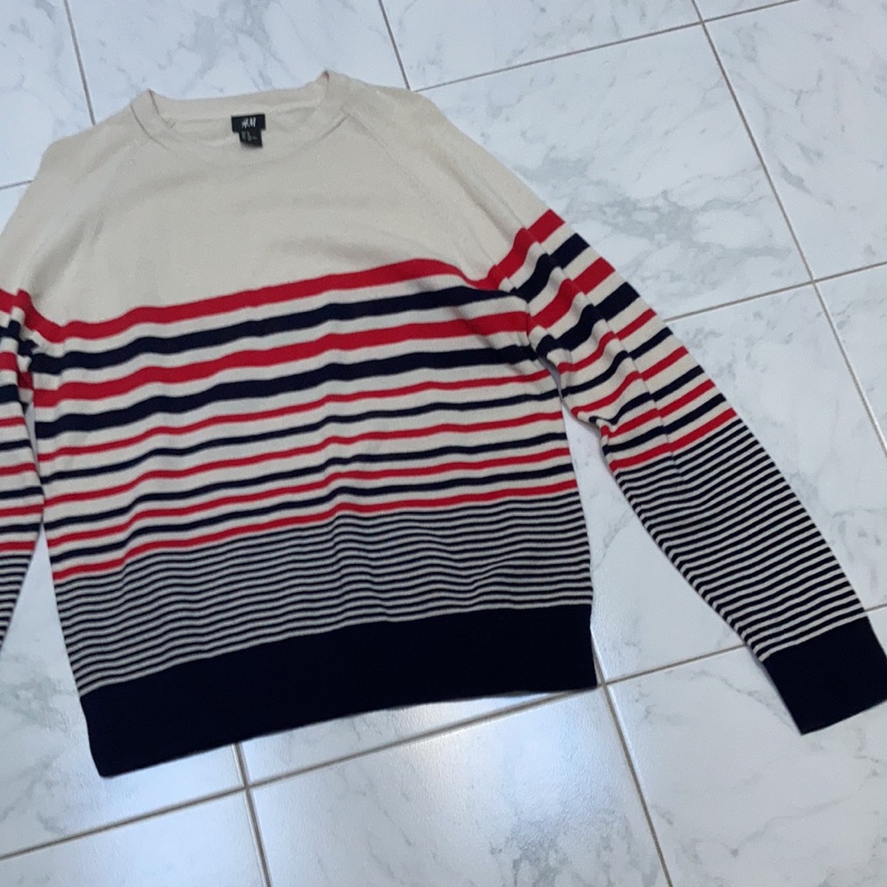 H&M Sweater - Picture 3 of 4